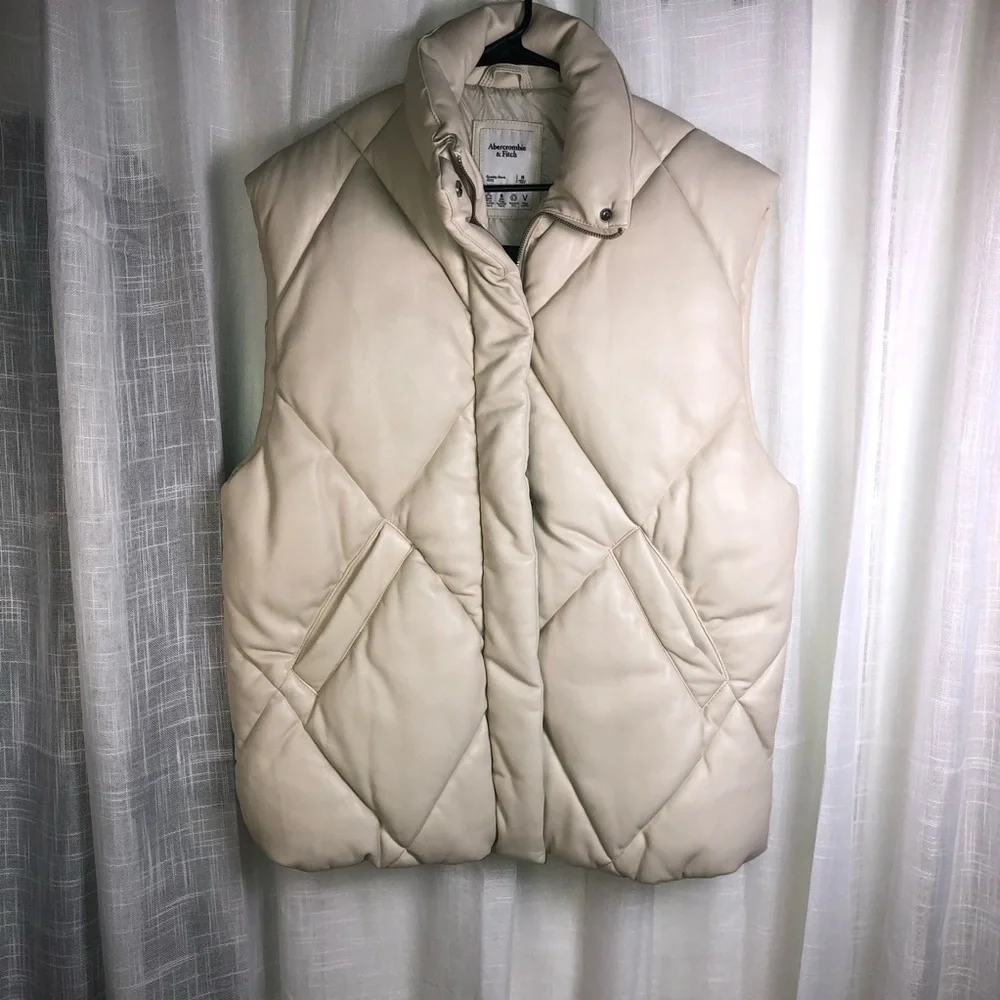 Abercrombie & Fitch Women's Beige Puffer Vest Medium NWT